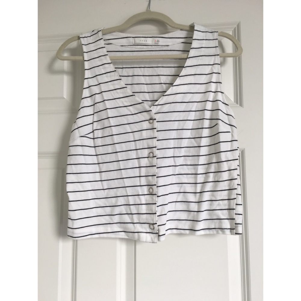 White crop top